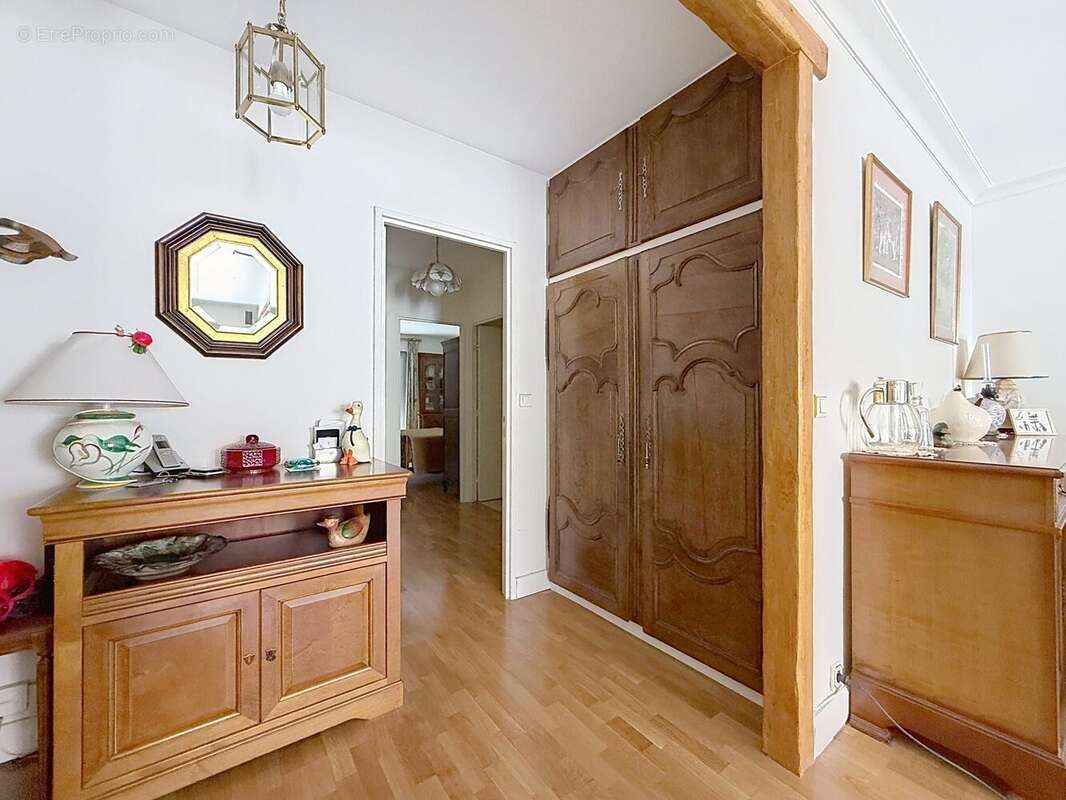 Appartement 69 m² à Paris-15e  - photo 2