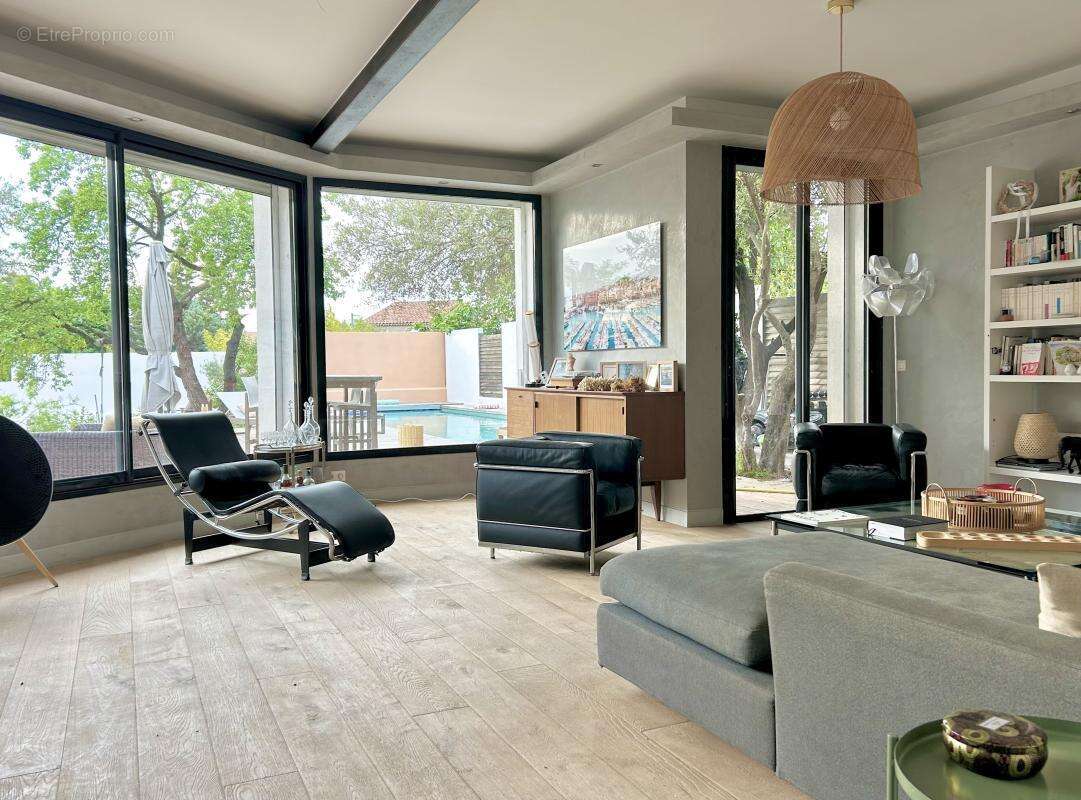 Maison 310 m² à Marseille-12e  - photo 2