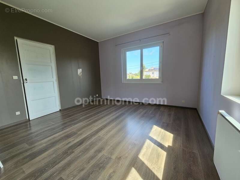 Magnifique maison rénovée de 157 m² avec piscine et garage – RUELLE SUR TOUVRE (16) - photo 5