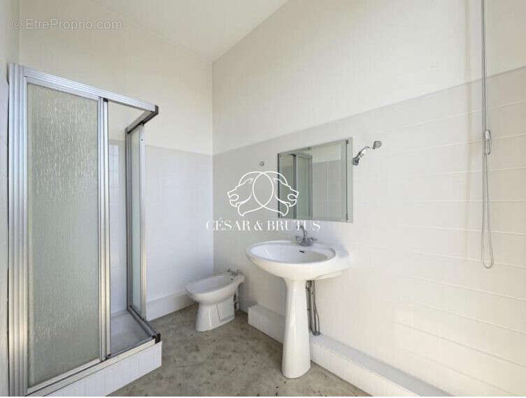 Appartement à CHARBONNIERES-LES-BAINS