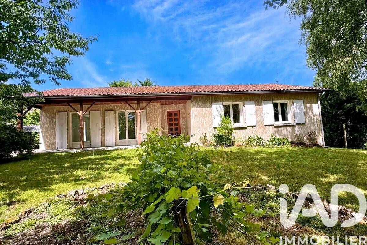 Photo 1 - Maison à BARBEZIEUX-SAINT-HILAIRE