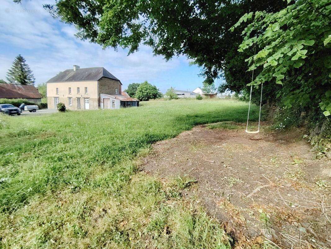 Longère près de Périers 3 chambres terrain 2530 m² - photo 3