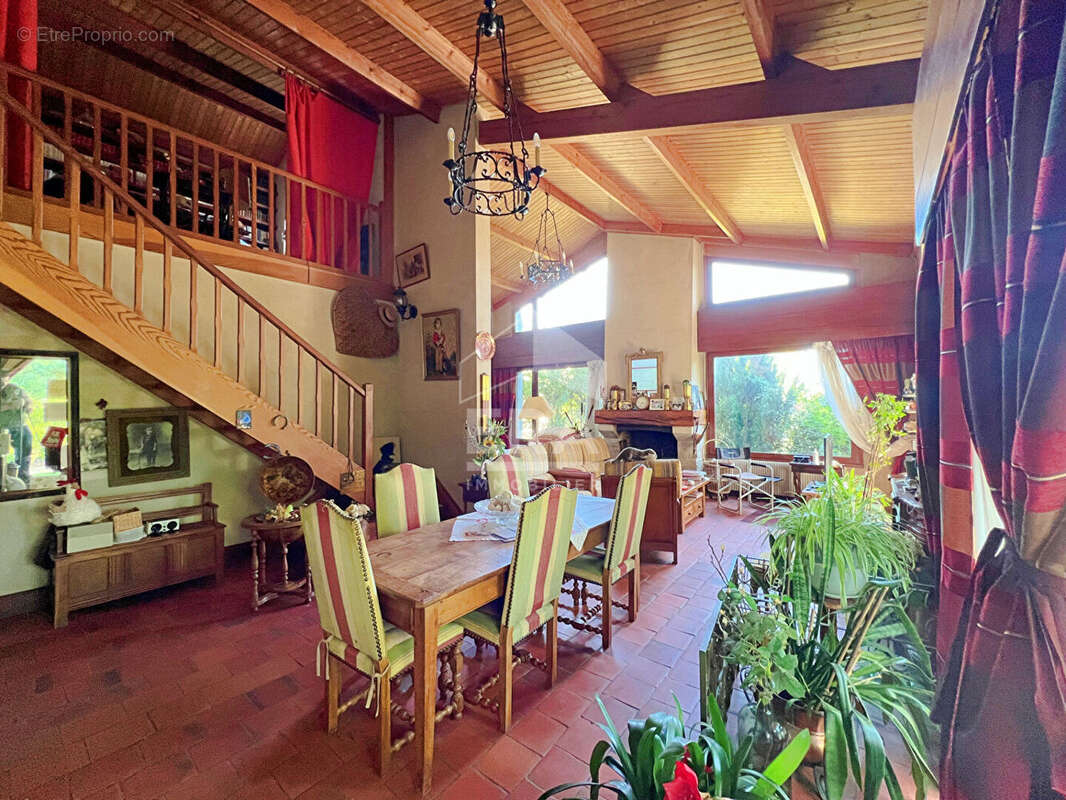 Maison à TROIS-PALIS