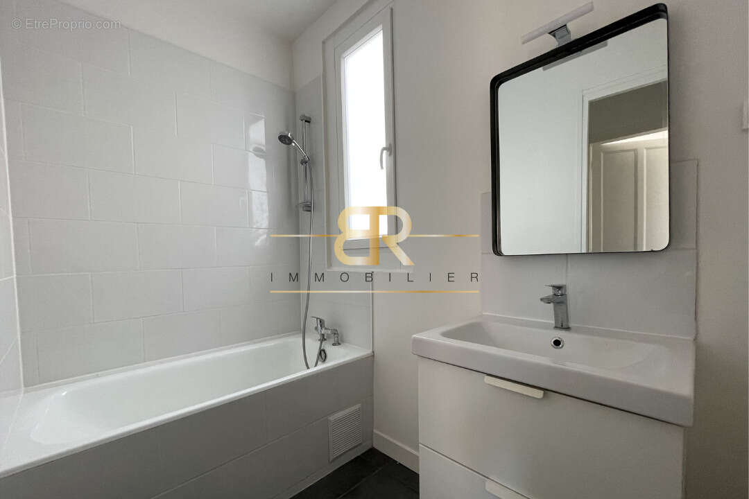 Appartement à COURBEVOIE