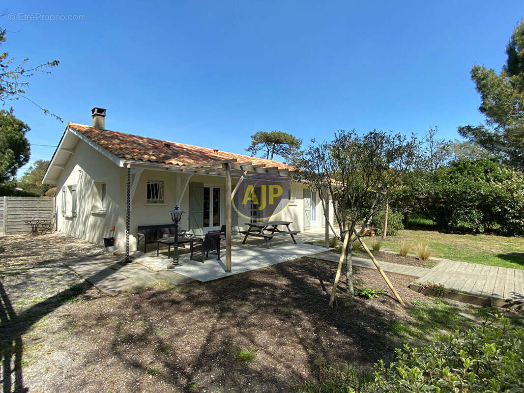 Maison à VENDAYS-MONTALIVET