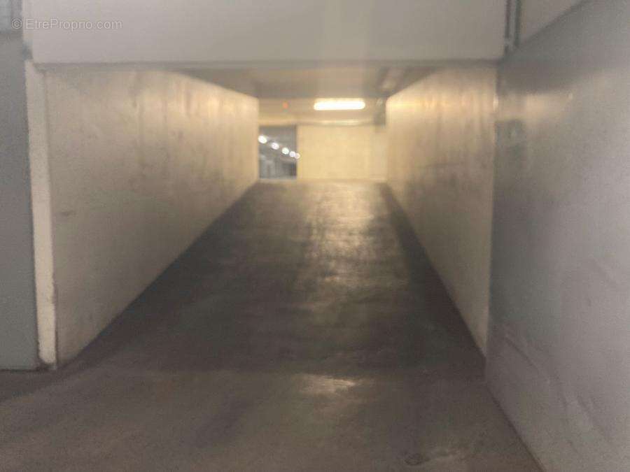 Parking à PARIS-15E