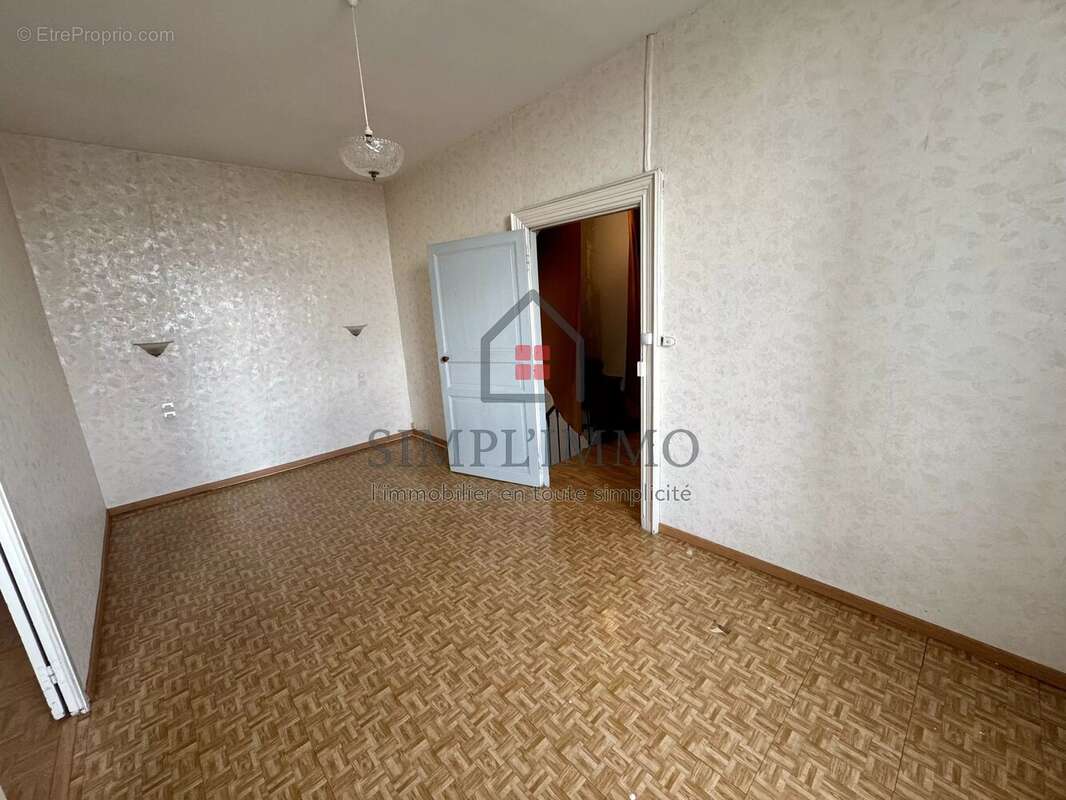 Maison T5 + garages SAINT-AGNANT - photo 6