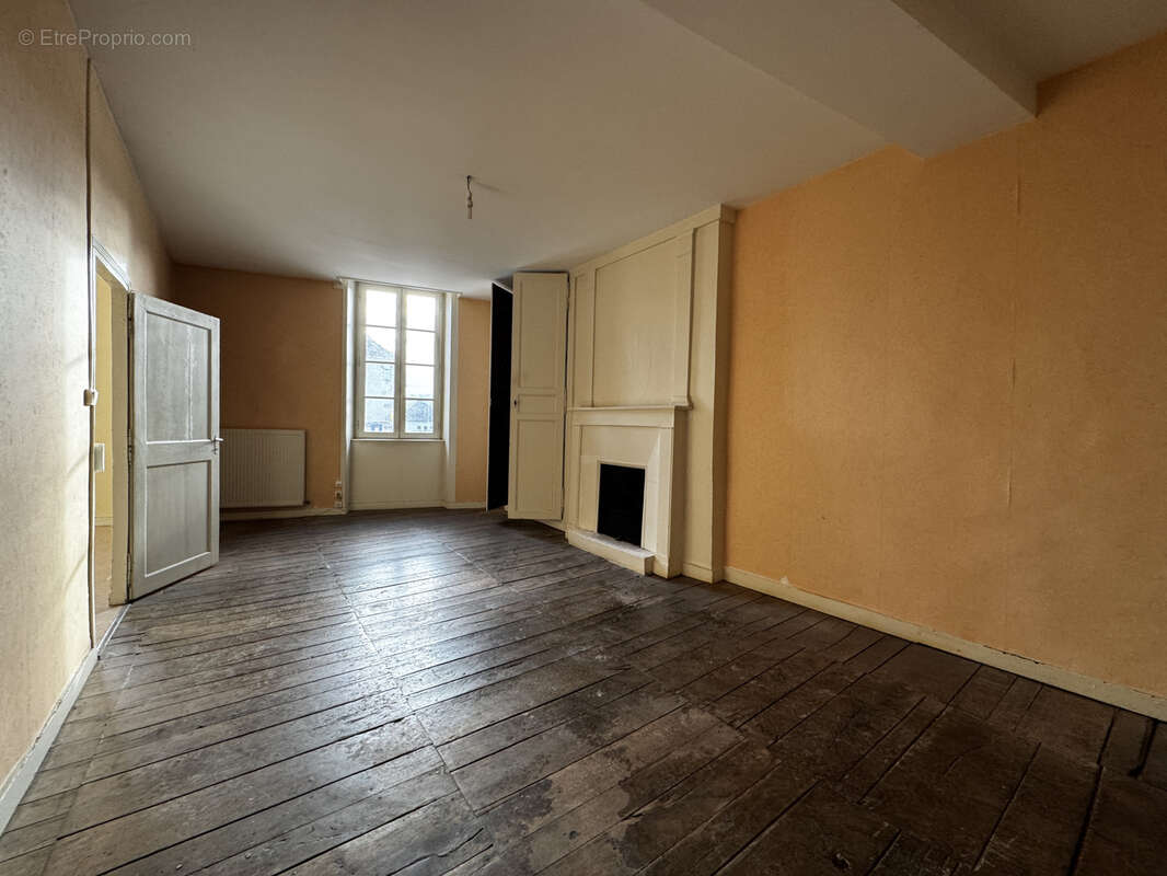 Appartement à CHAMBON-SUR-VOUEIZE