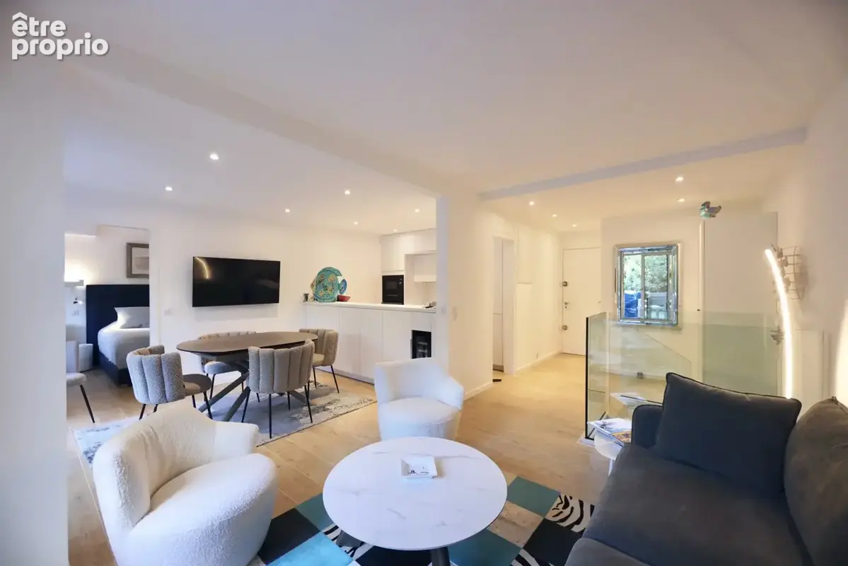 SAINT-TROPEZ : Appartement 4 pièces de 80 m² entièrement rénové, jardin de 100 m², piscine - photo 8