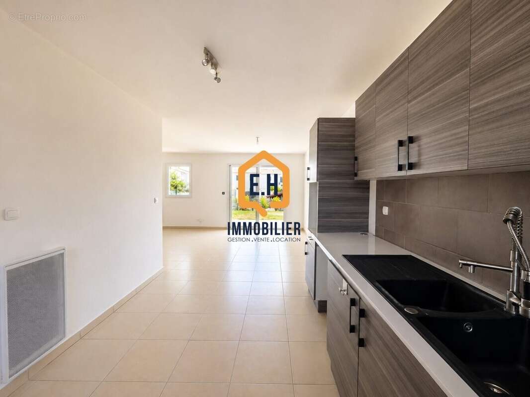 Maison 83 m² à Cuers  - photo 4