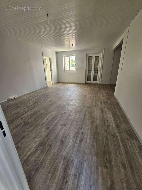 Commerce à BASSE-POINTE