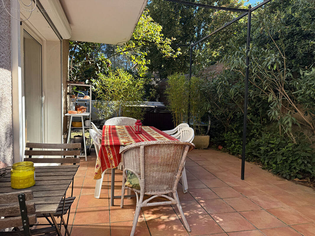 Maison à LA ROQUE-D'ANTHERON