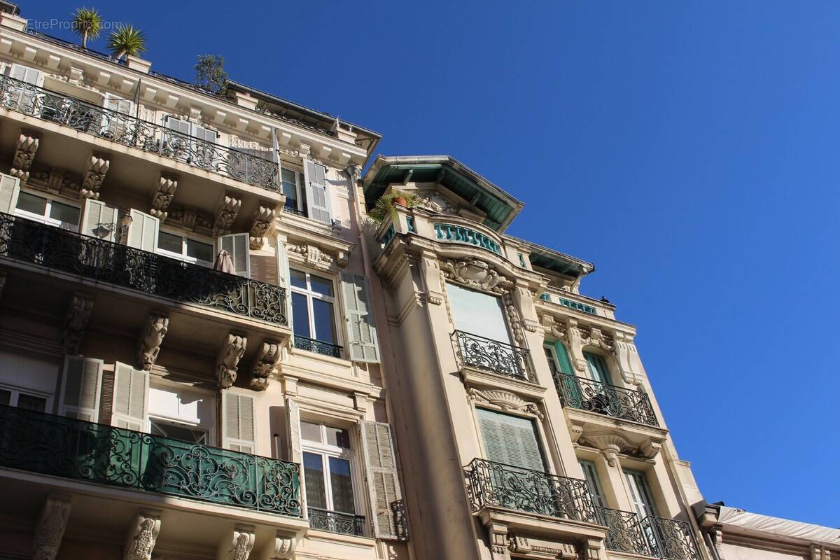 Appartement à SAINT-LAURENT-DU-VAR