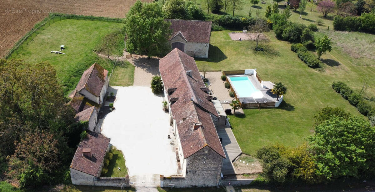 Maison à DANGE-SAINT-ROMAIN