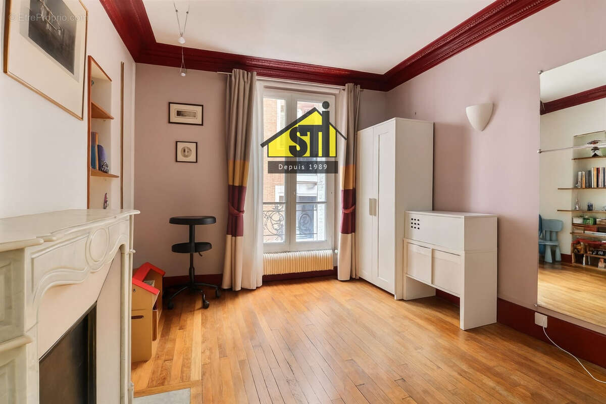 Appartement à PARIS-14E