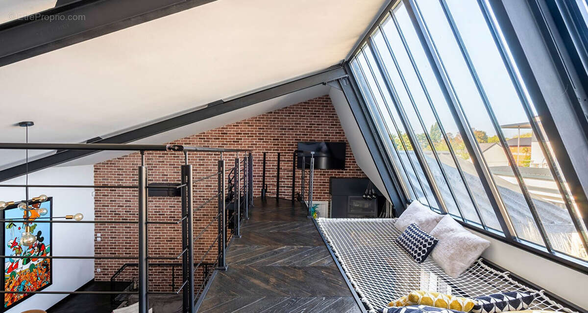 Autre à SAINT-MAUR-DES-FOSSES