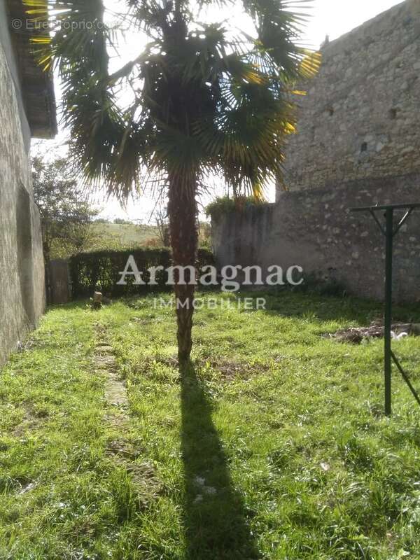 Maison à VIC-FEZENSAC