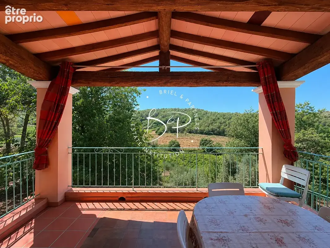 CARCES à VENDRE Bastide et bergerie en pierre au coeur d'un hameau provençal  4 chambres piscine garage sur  3300 m² de terrain  - photo 7