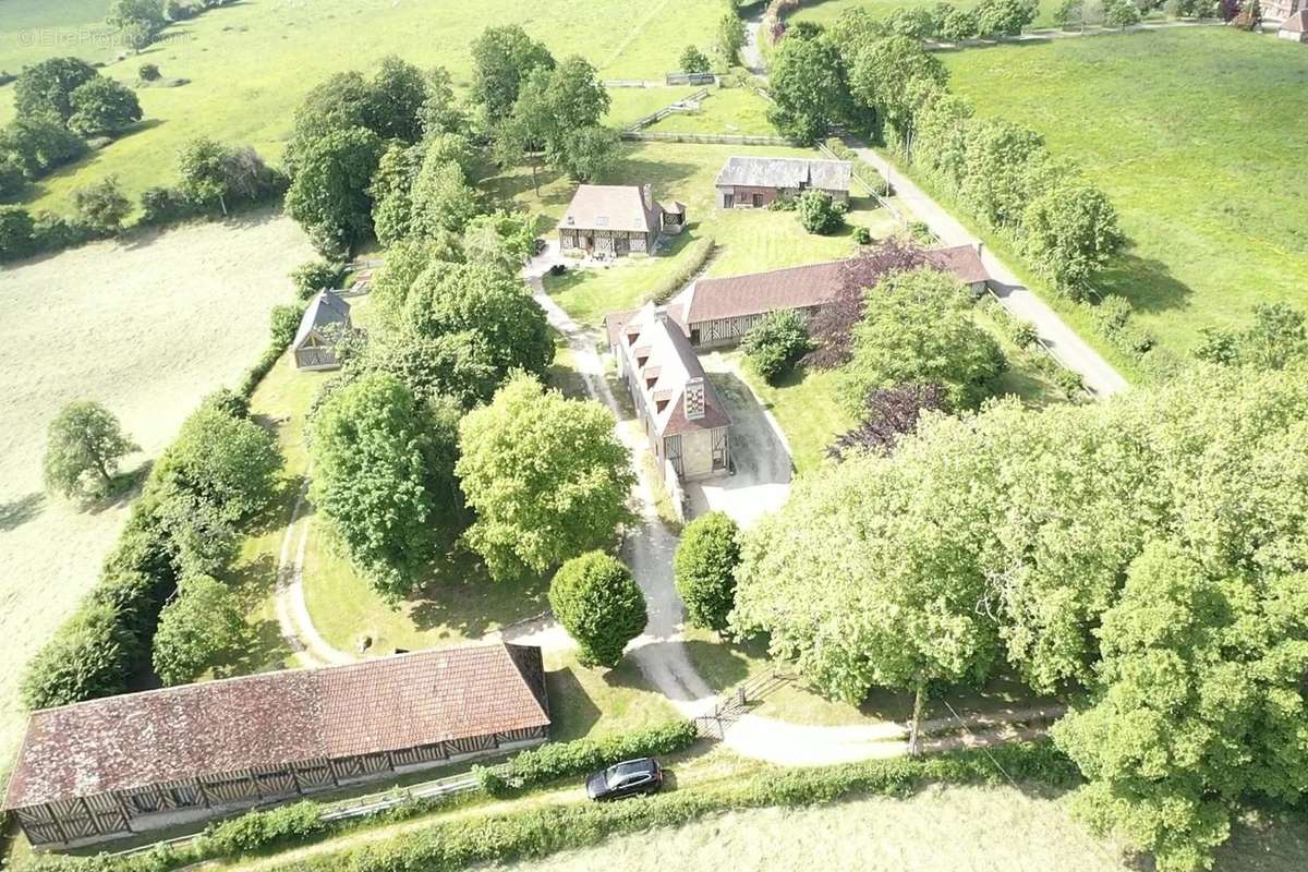 Maison à SAINT-PIERRE-SUR-DIVES