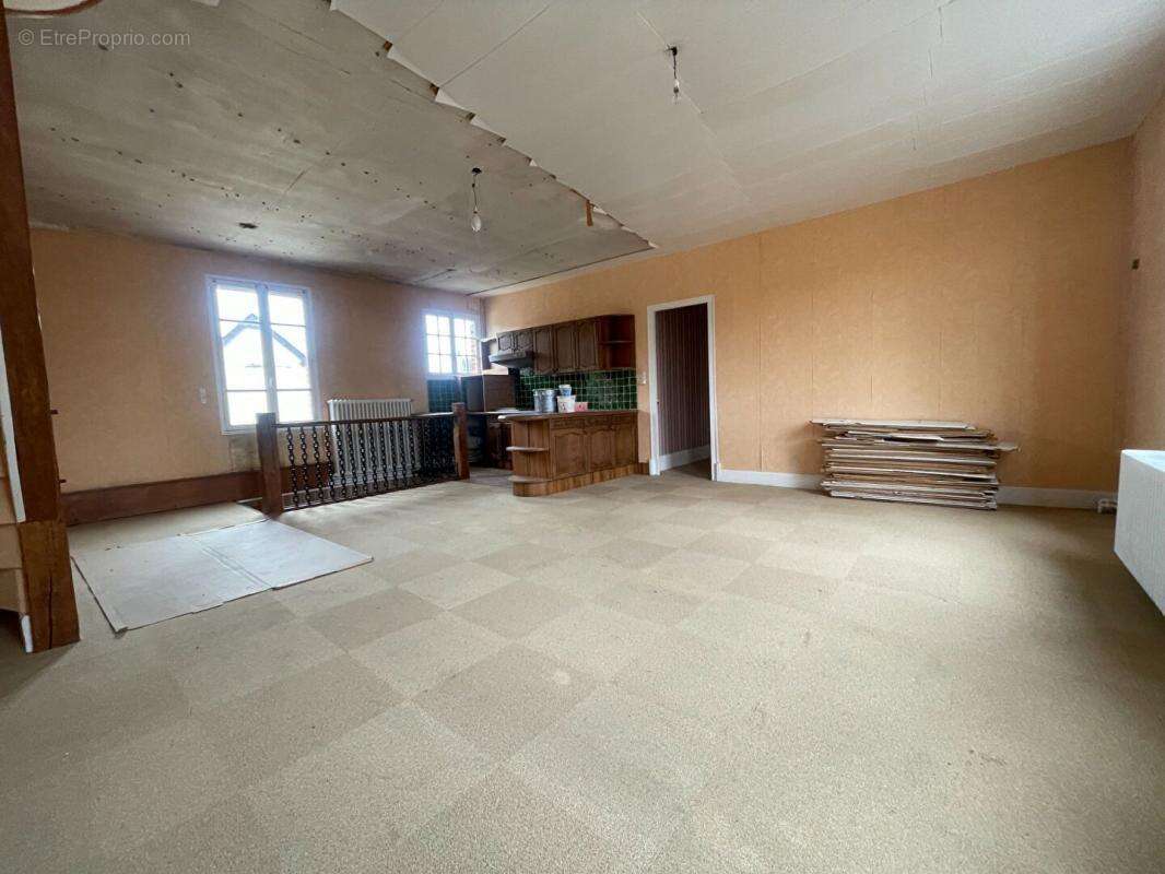 Commerce à MAIGNELAY-MONTIGNY