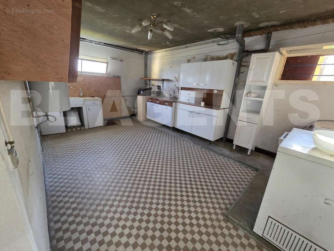 20251126_150540 - Maison à SAVIGNE-L'EVEQUE