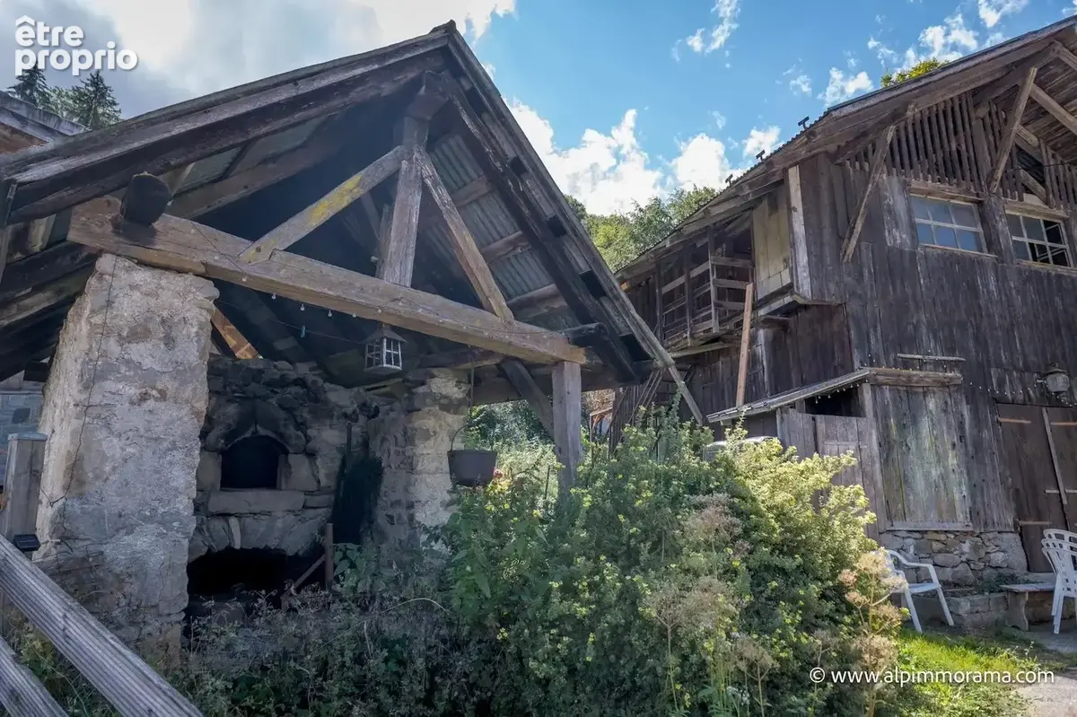 Samoëns – Ferme de caractère avec 3 appartements, jardin et grange - photo 3