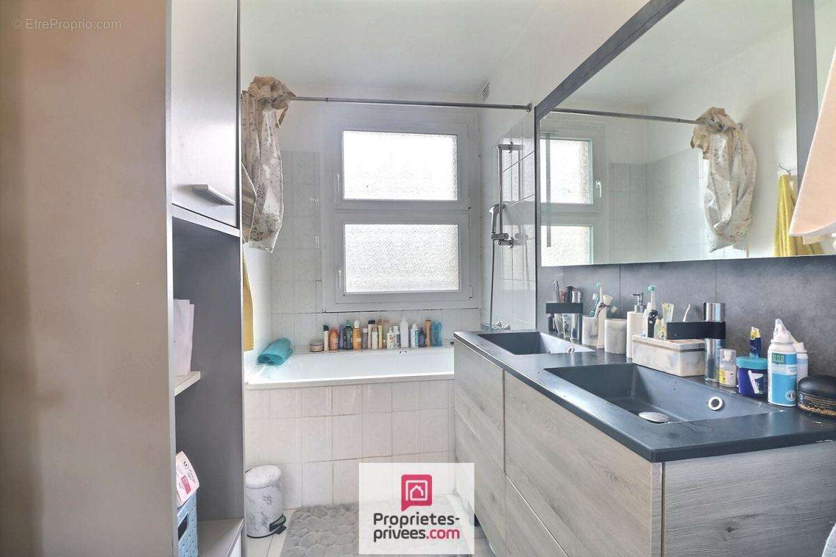 Appartement à LE MESNIL-LE-ROI