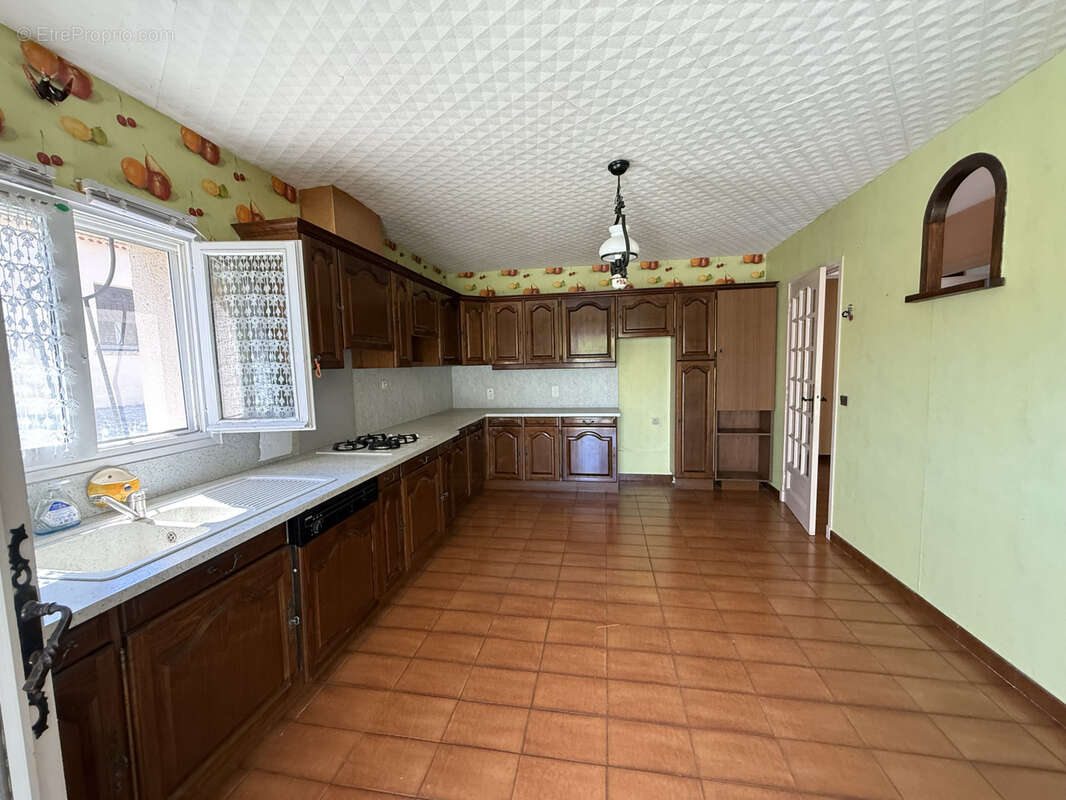 Maison à SAINT-JULIEN-LES-ROSIERS