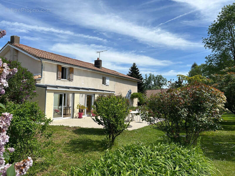 Maison à CHANTECORPS