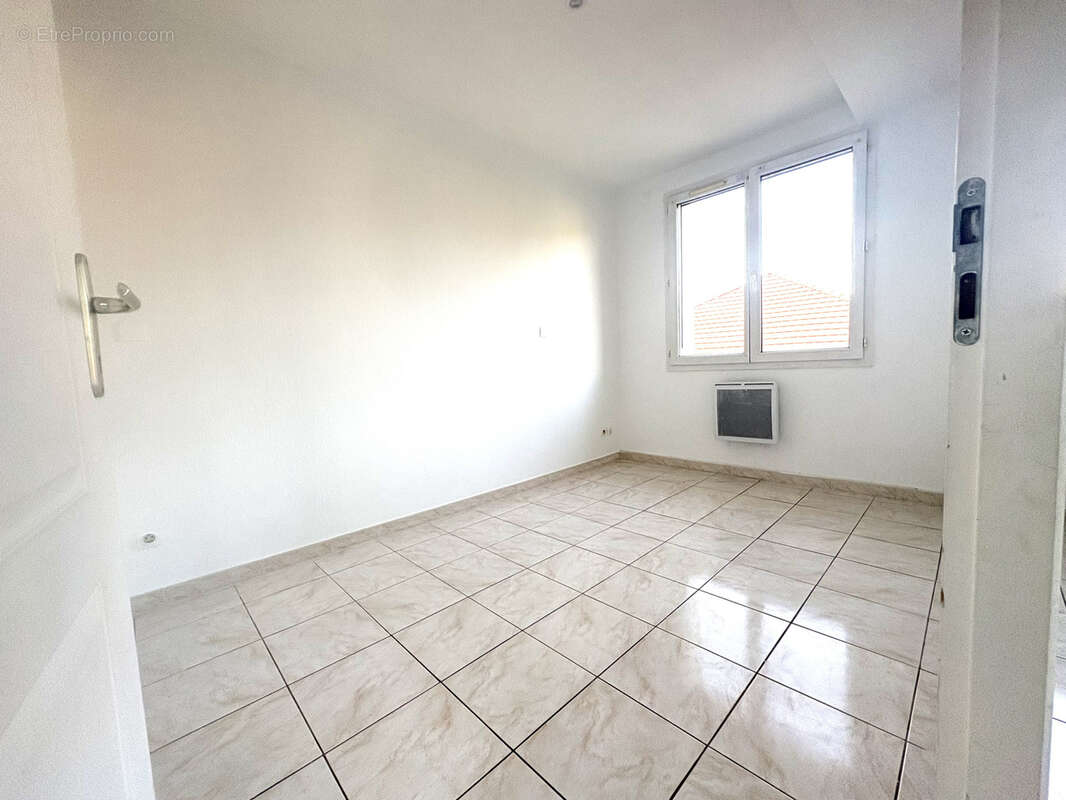 Appartement à LAMALOU-LES-BAINS