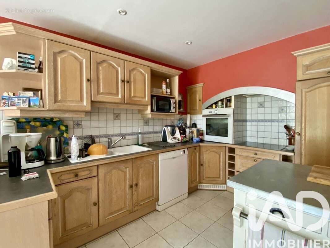 Maison 346 m² à Cezais  - photo 4
