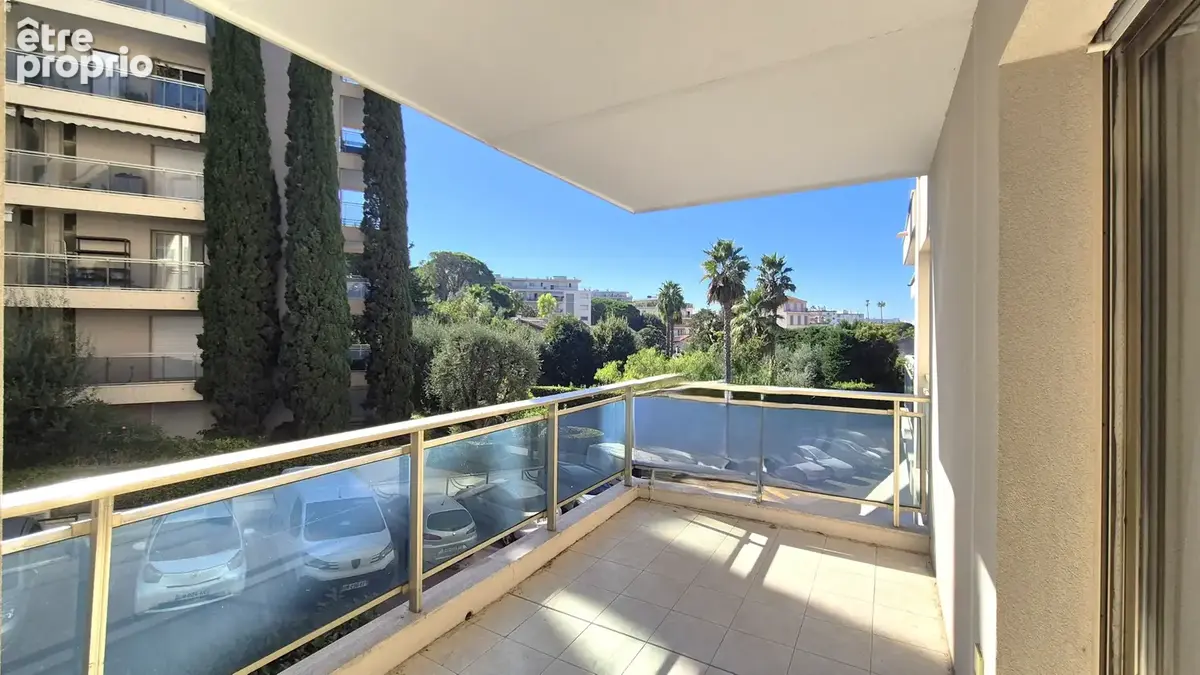 Cannes Montrose   Élégant 3 pièces avec deux terrasses, cave et stationnement - photo 2