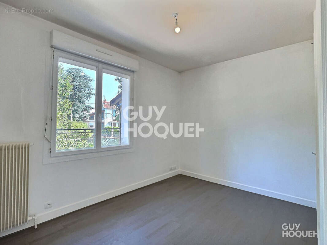 Appartement à GREZIEU-LA-VARENNE