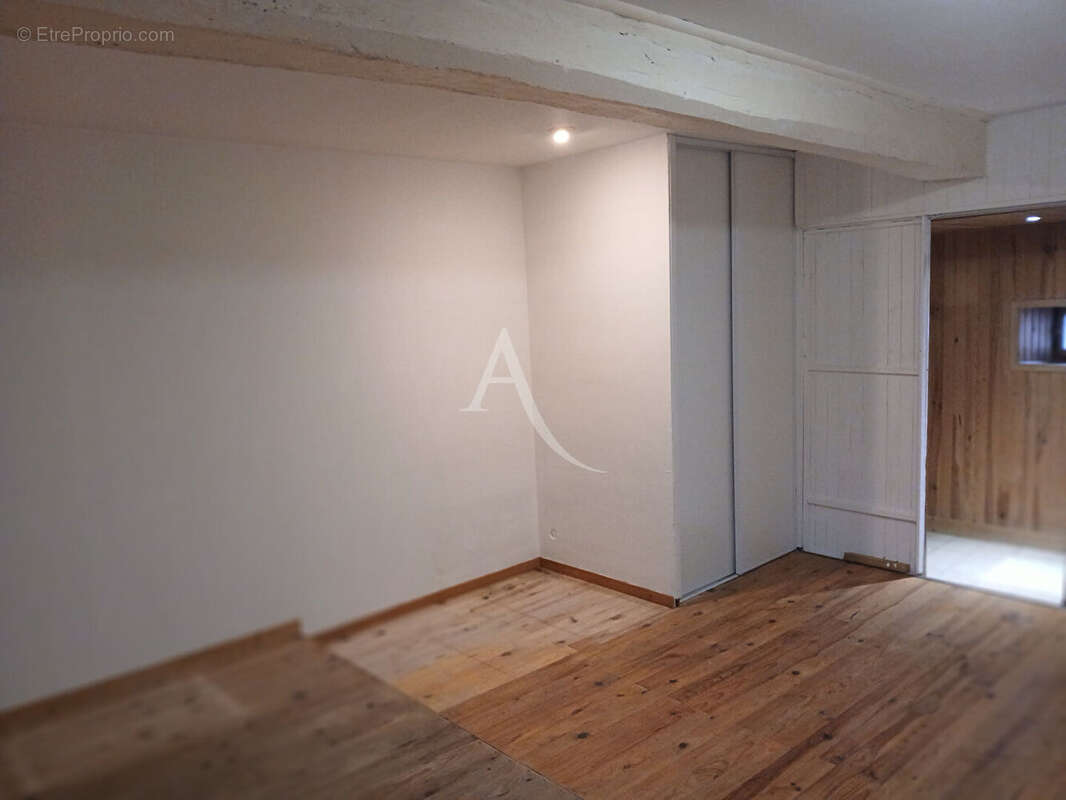 Maison à SAINT-GEORGES-DES-COTEAUX