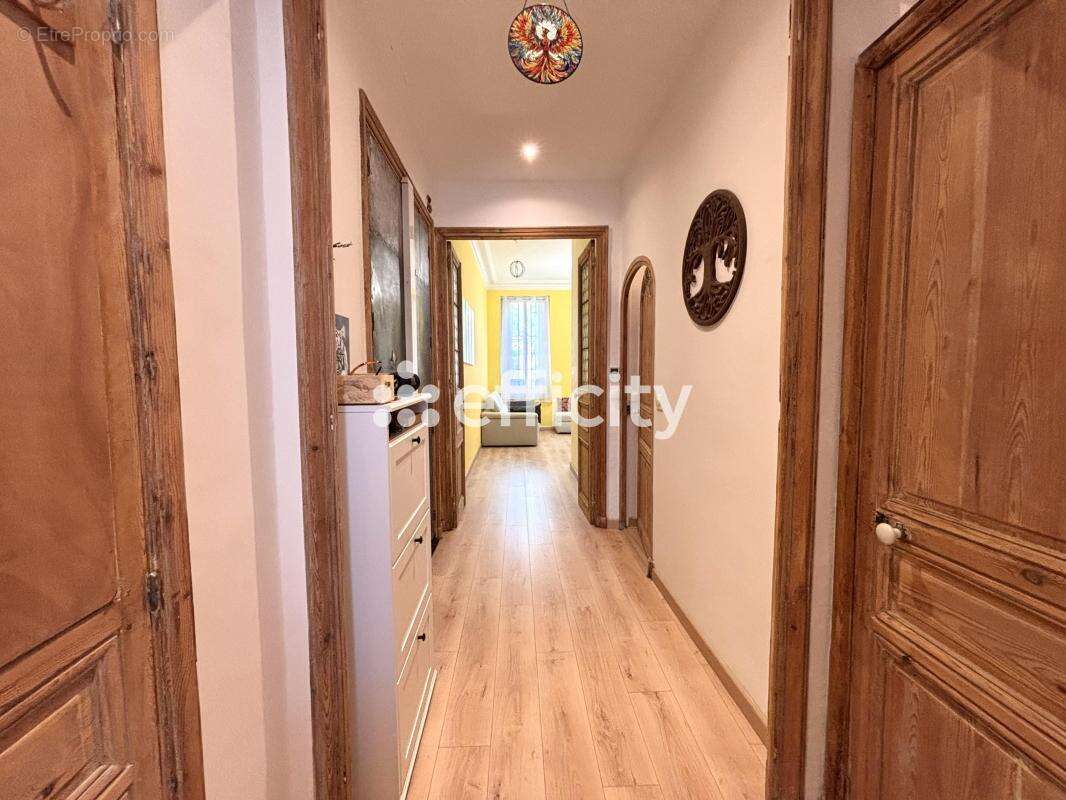 Appartement à MARSEILLE-5E