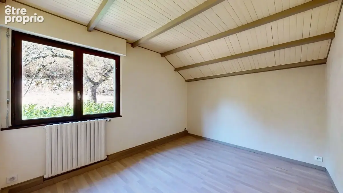Besançon VELOTTE - Maison T8 sur terrain de 16 ares. - photo 8