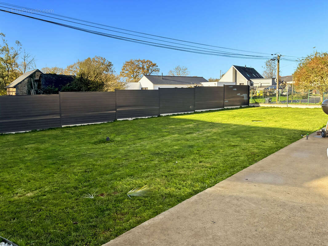 Maison à MEZIERES-SUR-COUESNON
