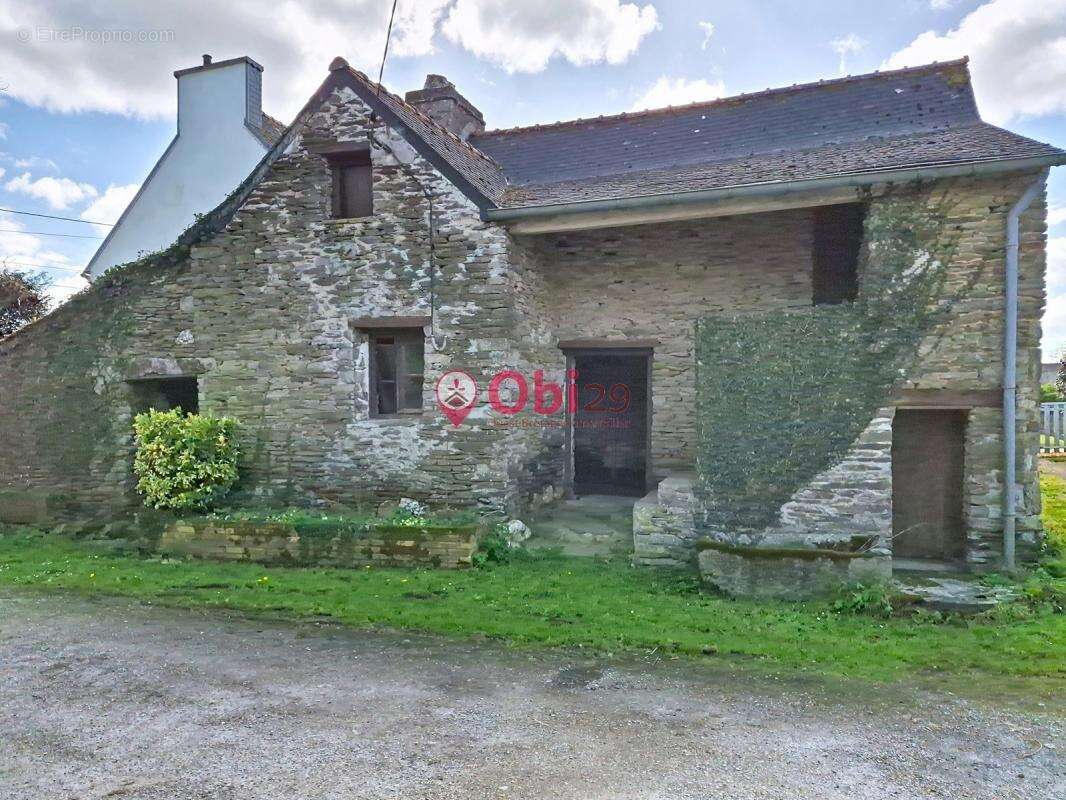 Maison à CHATEAUNEUF-DU-FAOU