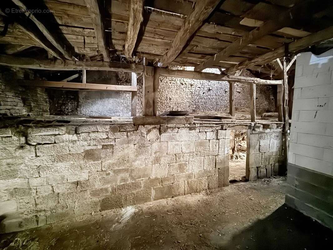 Charmante petite ferme-château entièrement à rénover - photo 18