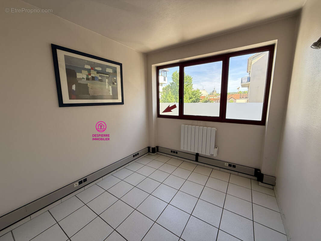 PEAGE DE ROUSSILLON, proche centre ville, appartement 81m2  1er étage avec ascenseur, place parking privative - photo 6