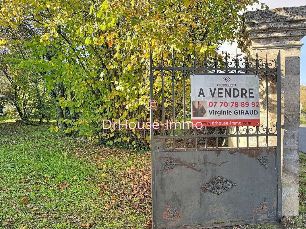 Maison à MANZAC-SUR-VERN