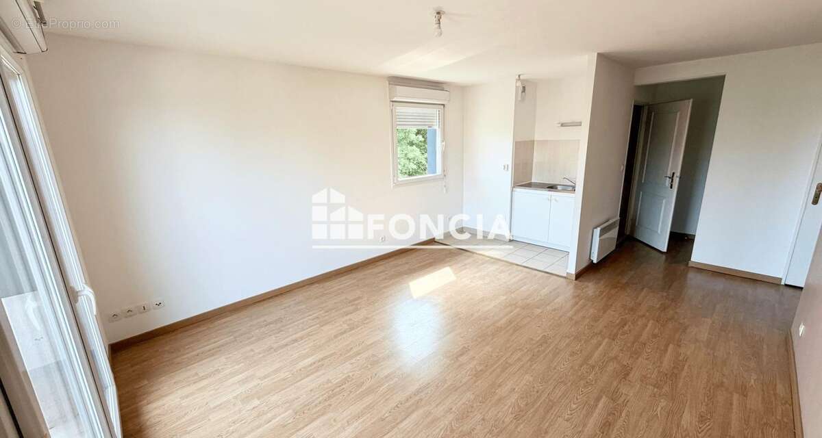 Superbe t2 en dernier etage avec balcon parking vendu libre d occupation - photo 3