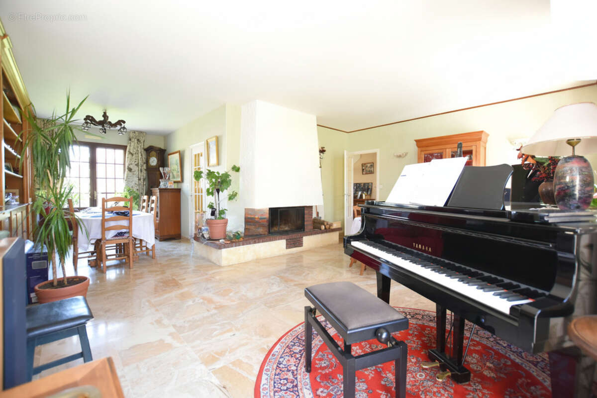 Maison à LES ESSARTS-LE-ROI