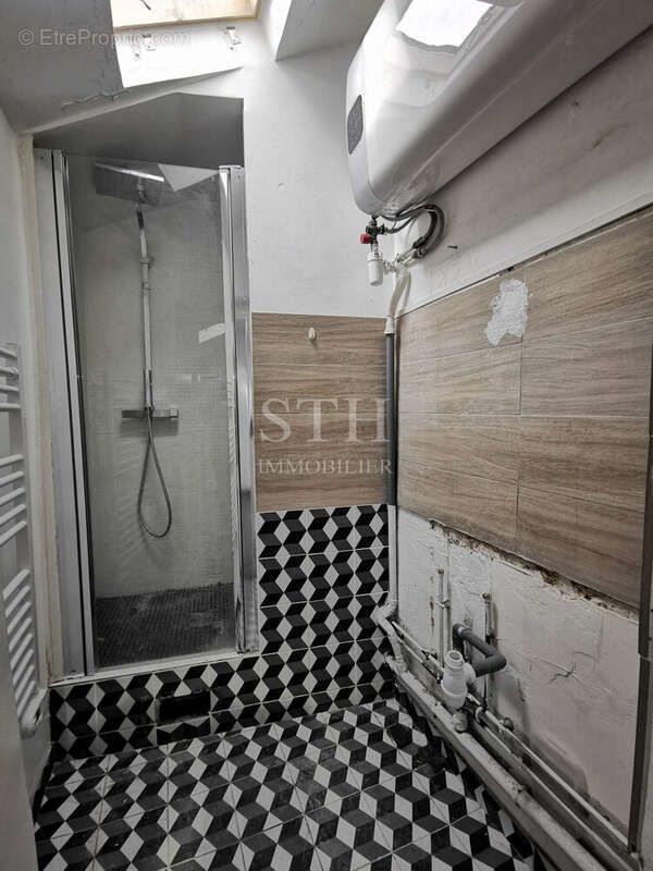 Salle de douche/WC - Appartement à SAINT-MANDE