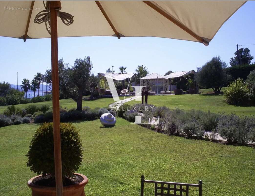 Maison 614 m² à Grimaud  - photo 15