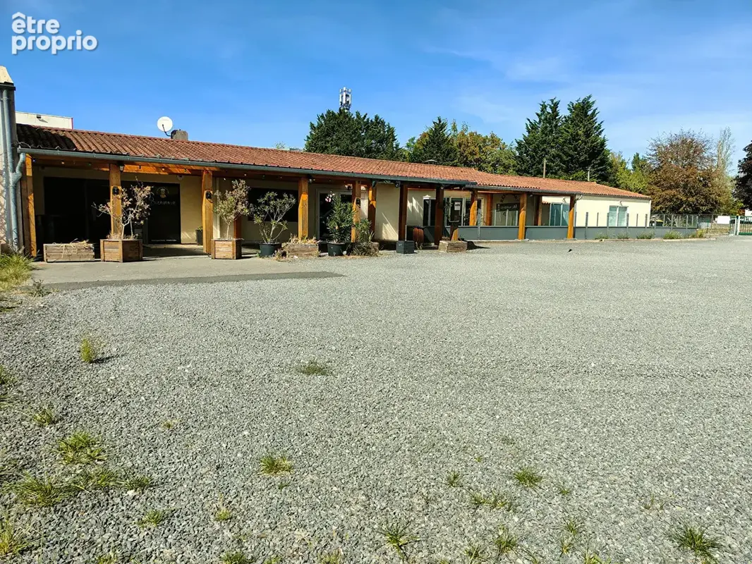 Local commercial Dissay 355 m2 - photo 2