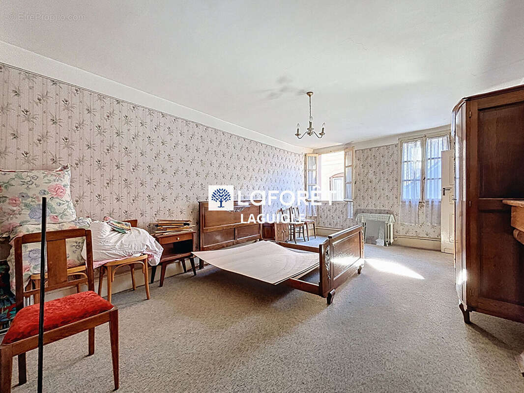 Maison à ENTRAYGUES-SUR-TRUYERE