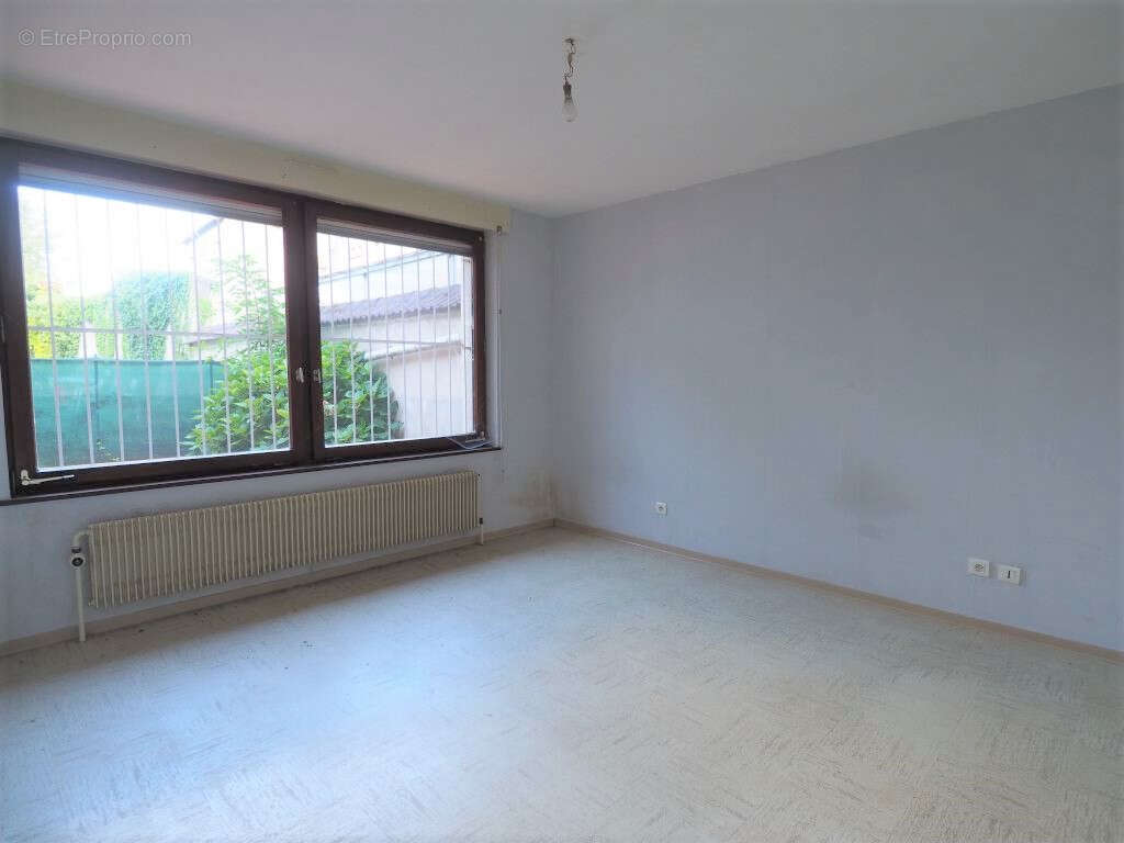 Appartement à CHARMES