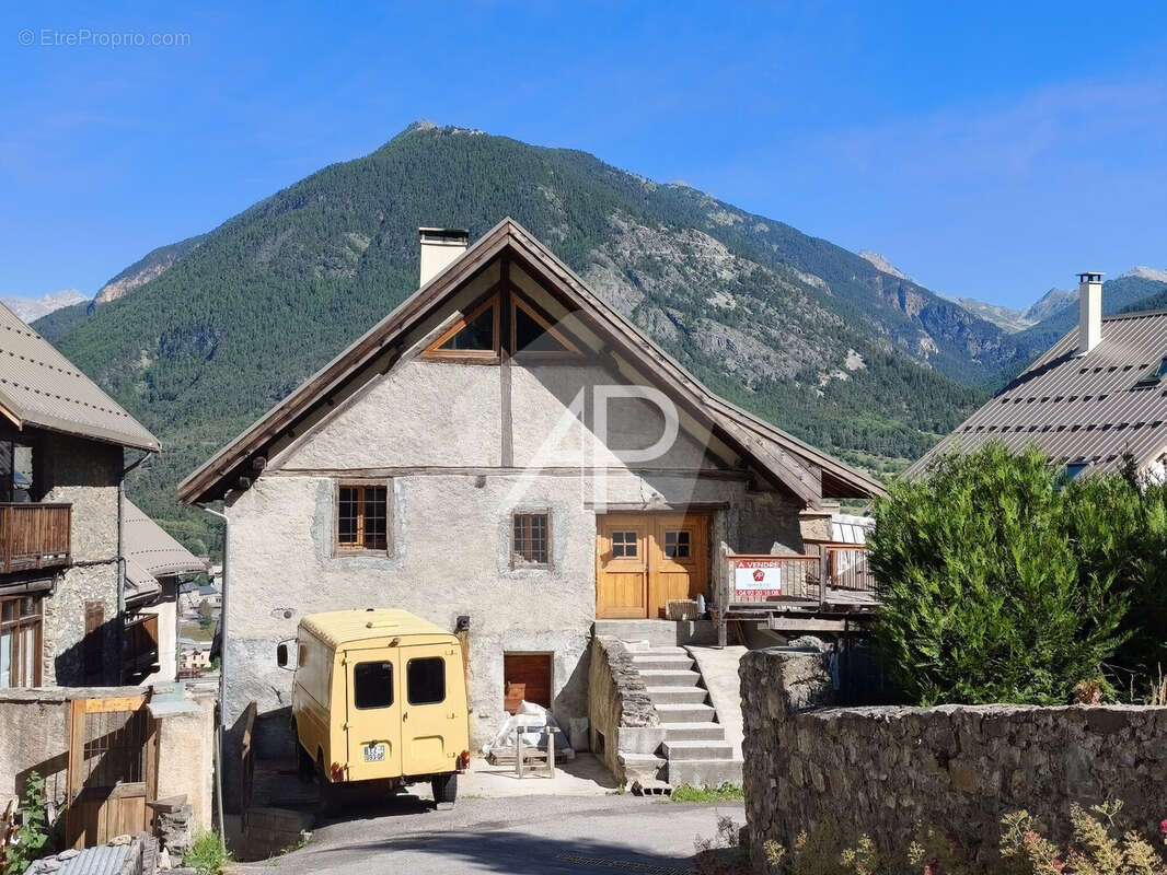 Maison à PUY-SAINT-PIERRE