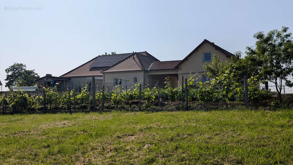 Maison à MAYRINHAC-LENTOUR
